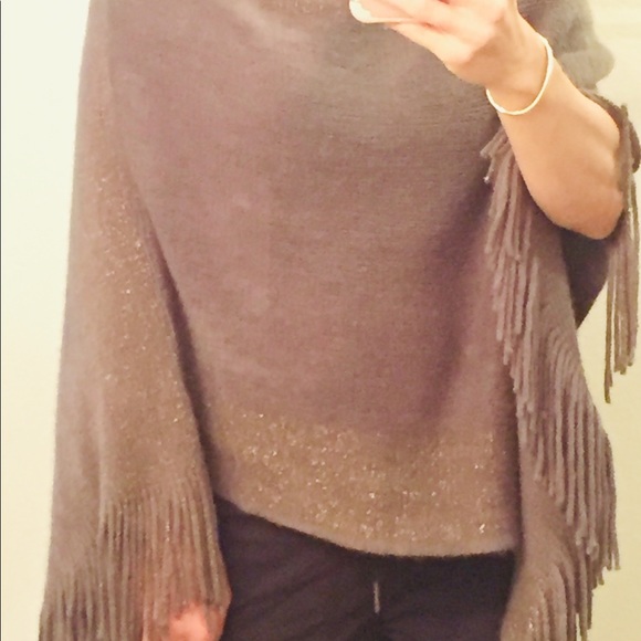 Poncho - Picture 2 of 4